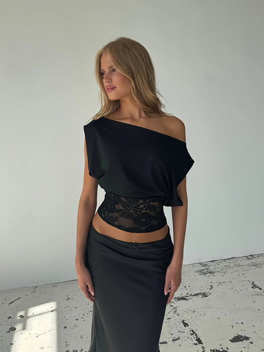 A New Women'S French-Style Off-Shoulder Top with an Asymmetrical Hem
